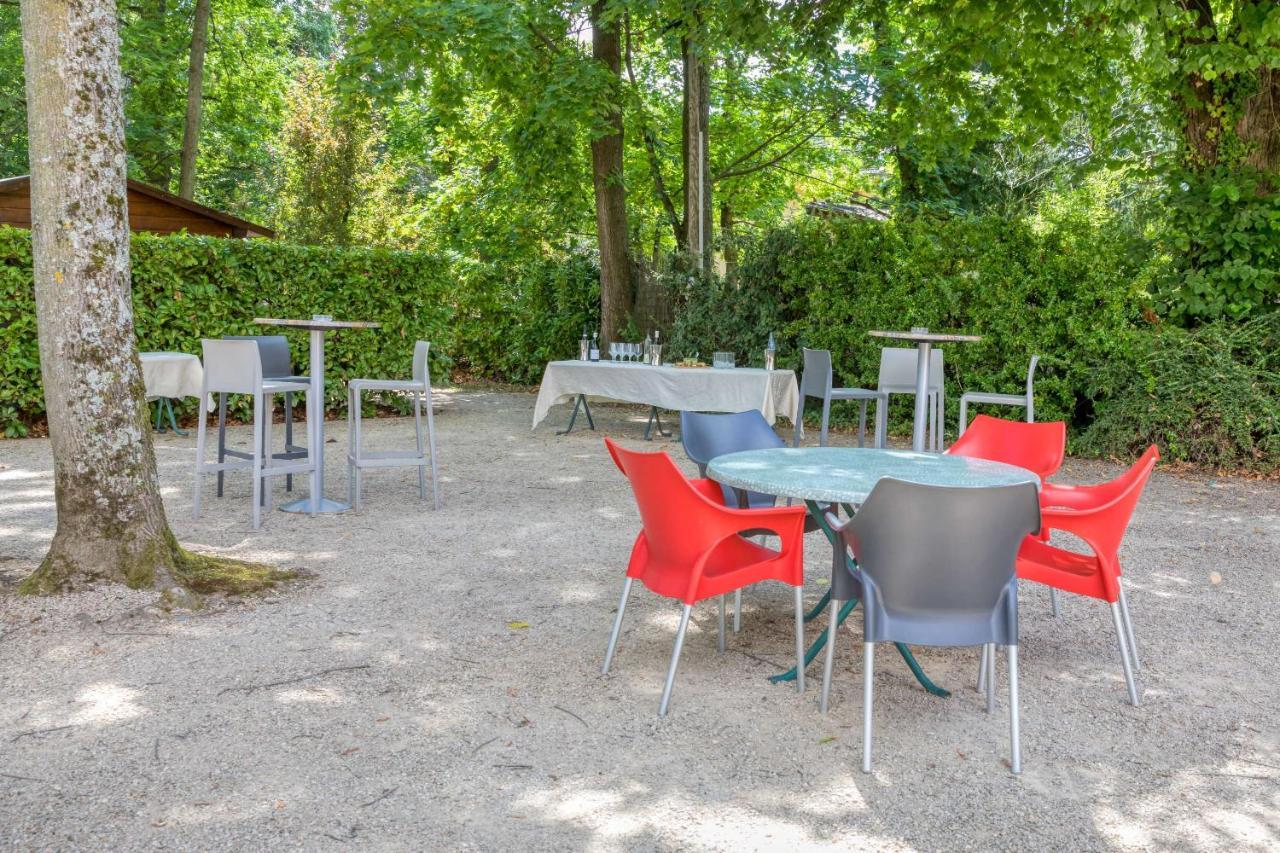 La Commanderie De Champarey Hotel Bourgoin-Jallieu Exterior foto